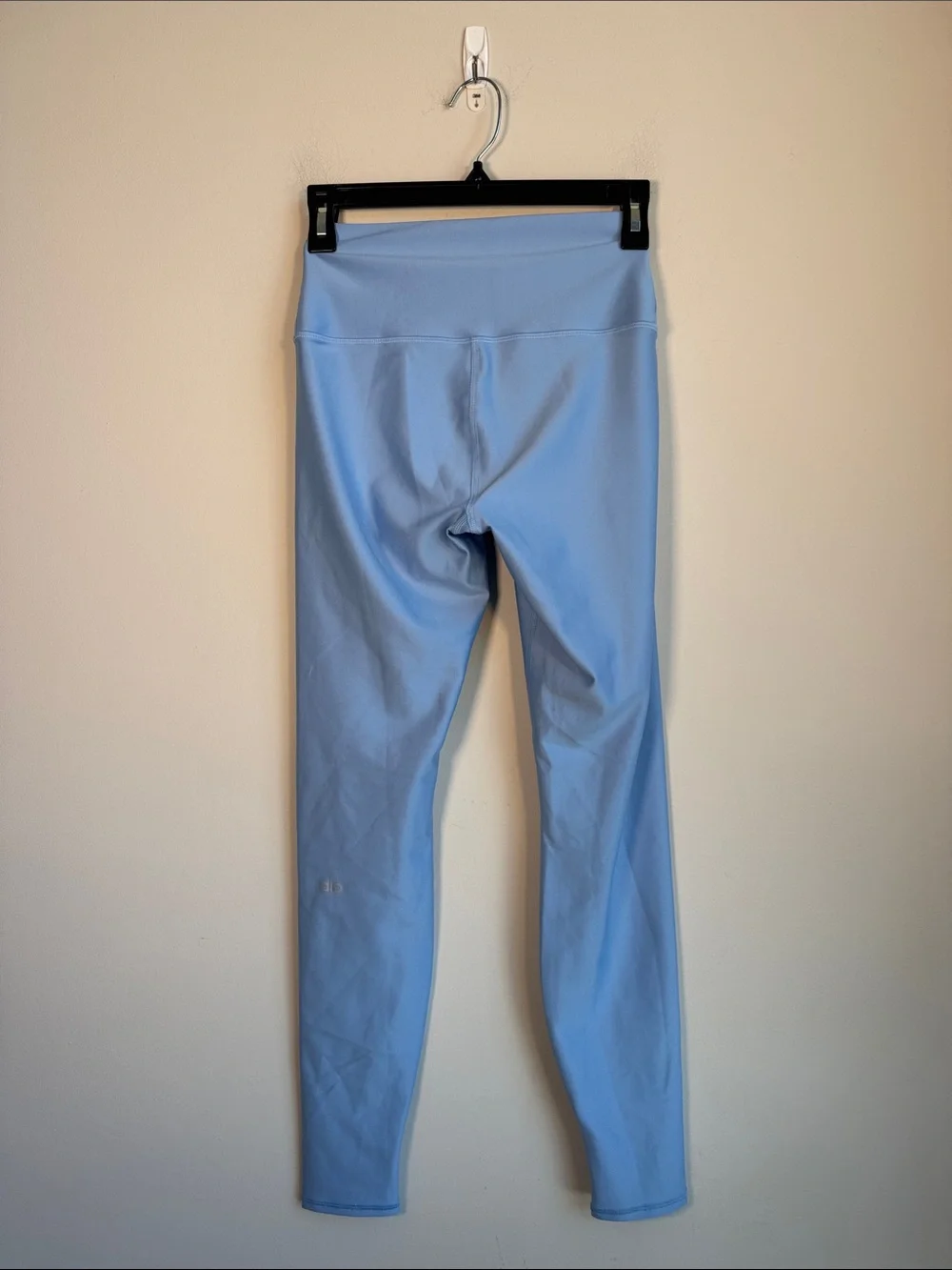 ALO Yoga High-Waist Airlift Legging in Seashell Blue - S
